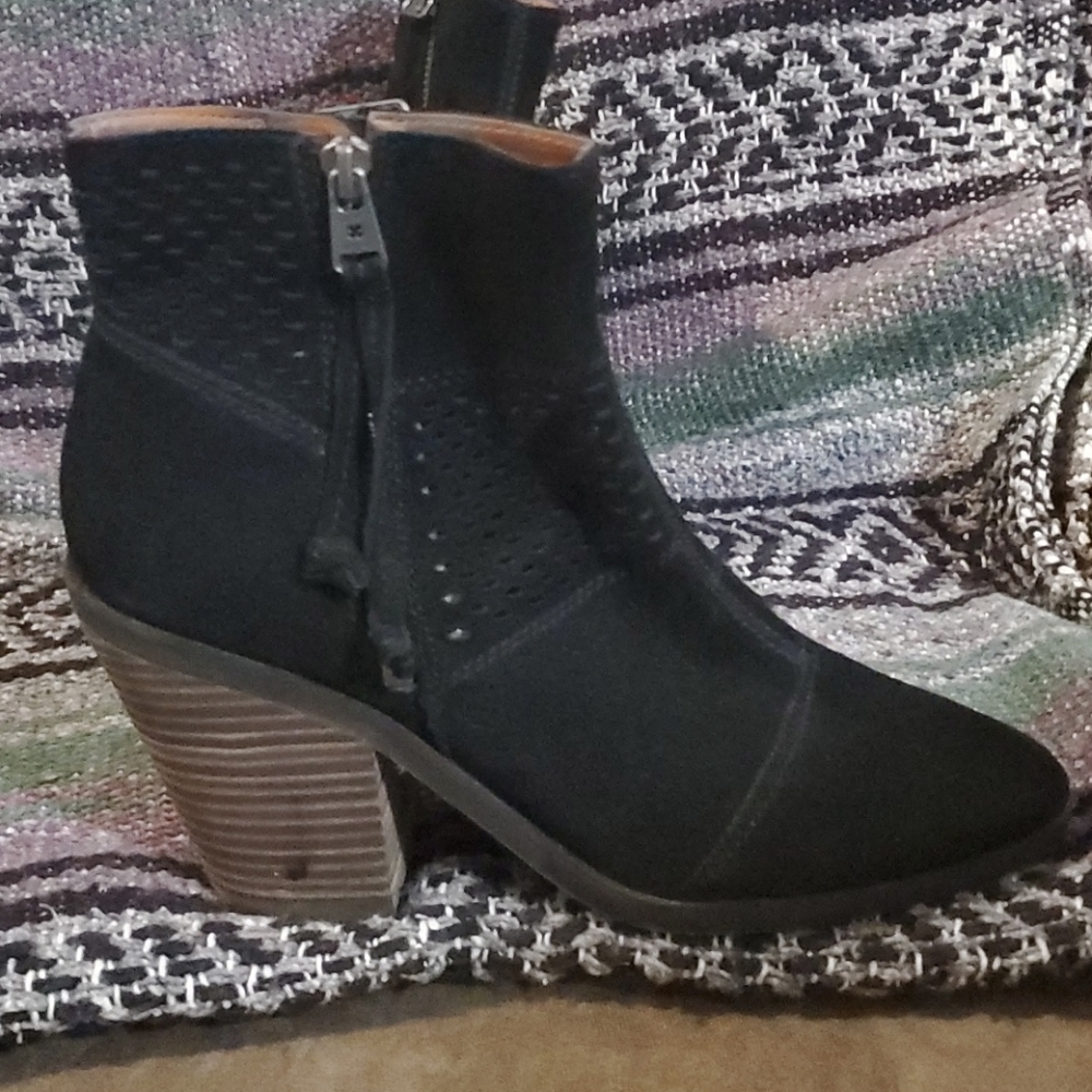 Lucky Brand Ramses Bootie - Picture 2 of 3